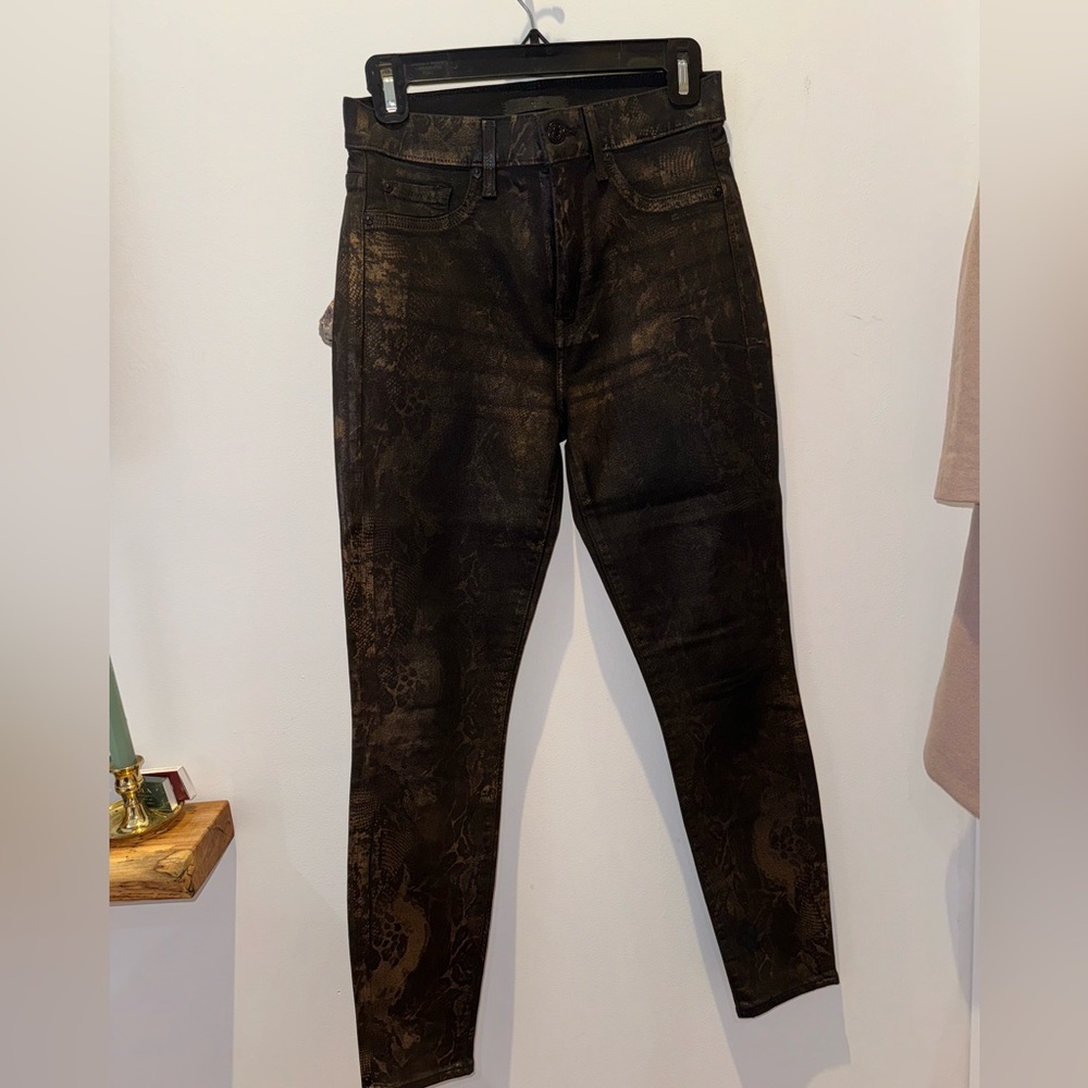 Black and gold 7 jeans